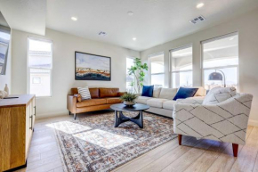 Washington Home with Mtn Views, Near Hiking!